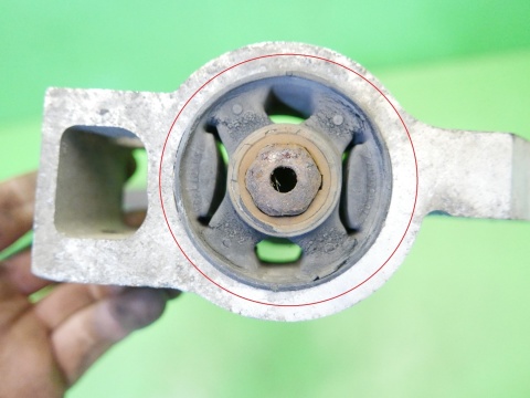 Wahacz prawy przód VW GOLF V 1.4 16V HB 03-09