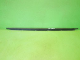 Listwa zgarniająca prawa przód VW GOLF V 1K HB 5D 03-09