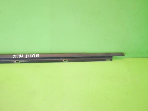 Listwa zgarniająca prawa przód VW GOLF V 1K HB 5D 03-09