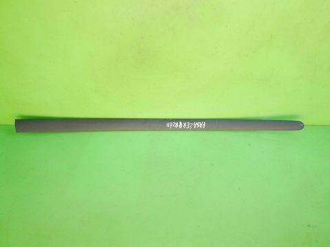 Listwa drzwiowa prawa przód 1K4853516B VW GOLF V 1K HB 5D 03-09