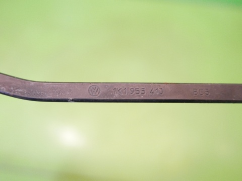 Ramię wycieraczki prawe przód 1K1955410 VW GOLF V 1K HB 03-09