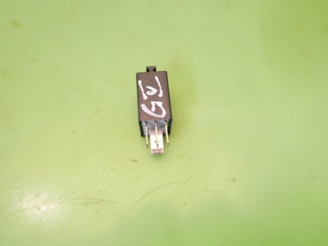 Przekaźnik 404 7M0951253C 0332201102 VW GOLF V 1K 1.4 16V 03-09