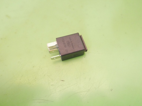 Przekaźnik 404 7M0951253C 0332201102 VW GOLF V 1K 1.4 16V 03-09