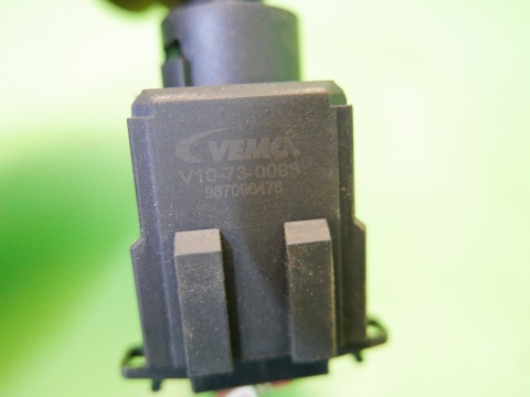Czujnik świateł stop pedału hamulca V10730098 VW GOLF V 1K 1.4 16V 03-09