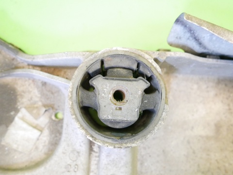 Sanki wózek kołyska belka pod silnik 1K0199369F VW GOLF V 1K 1.4 16V 03-09