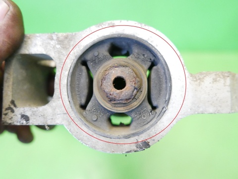 Wahacz lewy przód VW GOLF V 1.4 16V HB 03-09