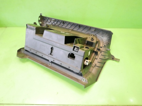 Schowek z deski prawy pasażera 1K1857290 VW GOLF V HB 5D 03-09