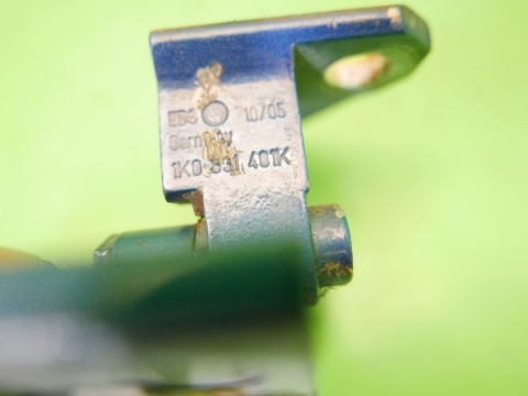 Zawias drzwi lewy przód góra 1K0831401K LC5G VW GOLF V 1K HB 5D 03-09