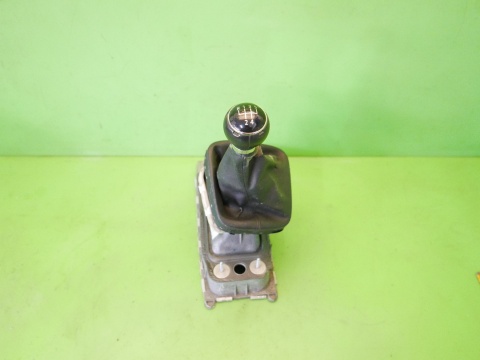 Lewarek dźwignia zmiany 5 biegów 1K0711049AQ VW GOLF V 1K 1.4 16V 03-09