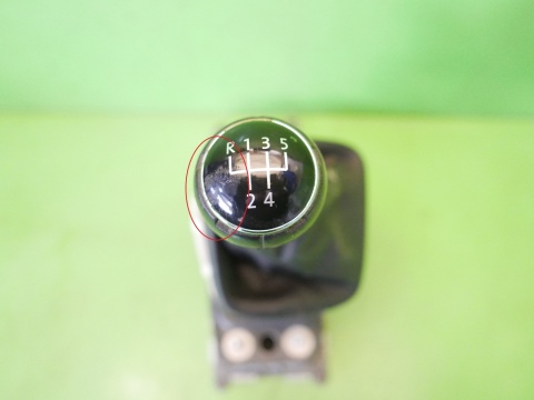 Lewarek dźwignia zmiany 5 biegów 1K0711049AQ VW GOLF V 1K 1.4 16V 03-09