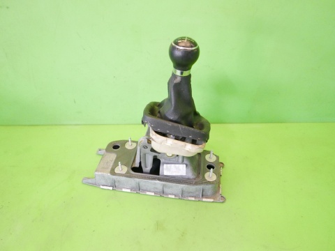 Lewarek dźwignia zmiany 5 biegów 1K0711049AQ VW GOLF V 1K 1.4 16V 03-09