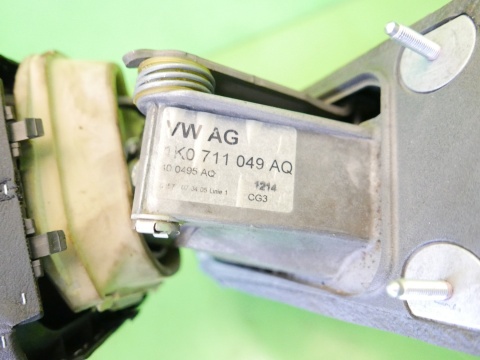 Lewarek dźwignia zmiany 5 biegów 1K0711049AQ VW GOLF V 1K 1.4 16V 03-09