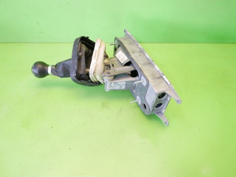 Lewarek dźwignia zmiany 5 biegów 1K0711049AQ VW GOLF V 1K 1.4 16V 03-09