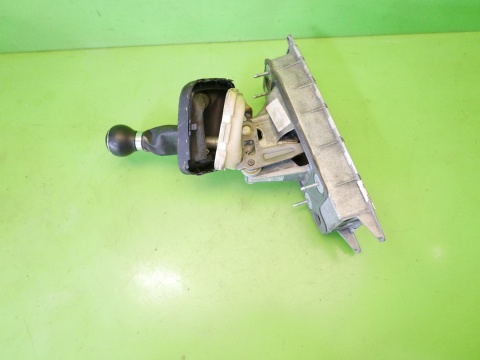 Lewarek dźwignia zmiany 5 biegów 1K0711049AQ VW GOLF V 1K 1.4 16V 03-09