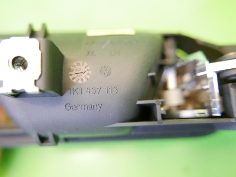 Klamka wewnętrzna lewa przód 1K1837113 VW GOLF V 1K HB 5D 03-09