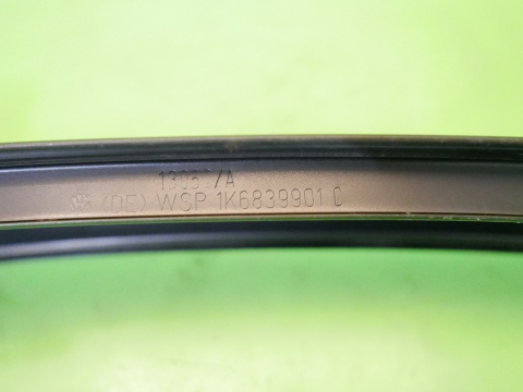 Listwa nakładka słupka drzwi lewa tył 1K6839901C VW GOLF V 1K HB 5D 03-09