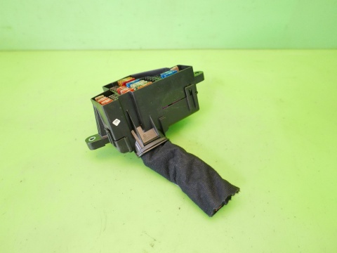 Skrzynka bezpieczników VW GOLF V 1K 1.4 16V 03-09