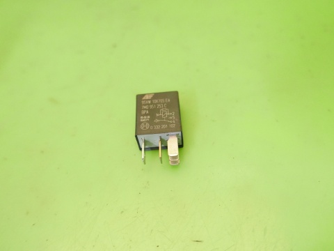 Przekaźnik 404 7M0951253C 0332201102 VW GOLF V 1K 1.4 16V 03-09