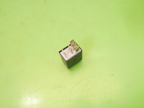 Przekaźnik 404 7M0951253C 0332201102 VW GOLF V 1K 1.4 16V 03-09