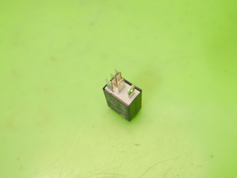 Przekaźnik 404 7M0951253C 0332201102 VW GOLF V 1K 1.4 16V 03-09