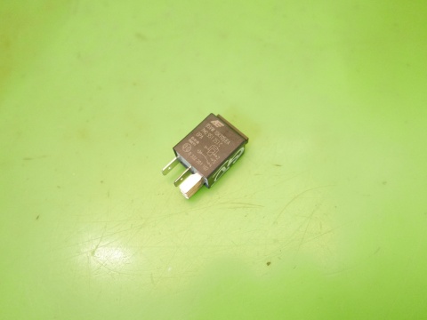 Przekaźnik 404 7M0951253C 0332201102 VW GOLF V 1K 1.4 16V 03-09