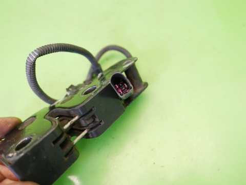 Zamek maski pokrywy silnika VW GOLF V 1K 03-09