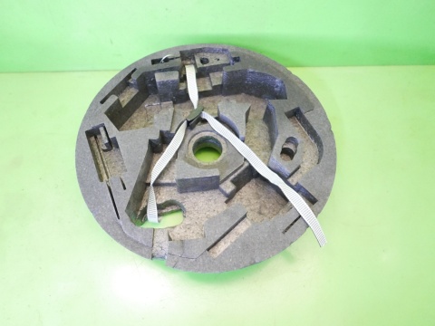 Wkład koła zapasowego bagażnika pianka 8P0012109E VW GOLF V HB 5D 03-09