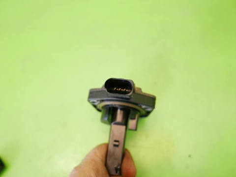 Czujnik poziomu oleju 1J0907660C VW GOLF V 1K 1.4 16V 03-09