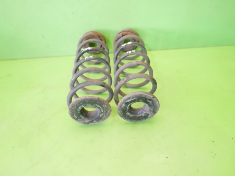 Sprężyny tył tylne prawa + lewa VW GOLF V 1.4 16V HB 03-09