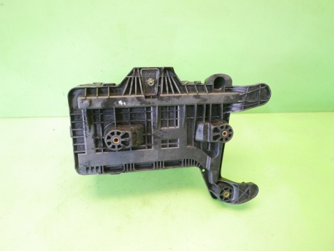 Obudowa osłona podstawa akumulatora 1K0915443A VW GOLF V 1K 1.4 16V 03-09