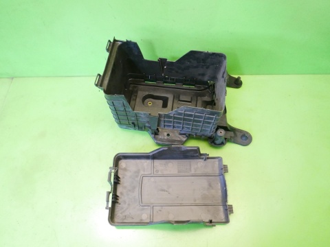 Obudowa osłona podstawa akumulatora 1K0915443A VW GOLF V 1K 1.4 16V 03-09