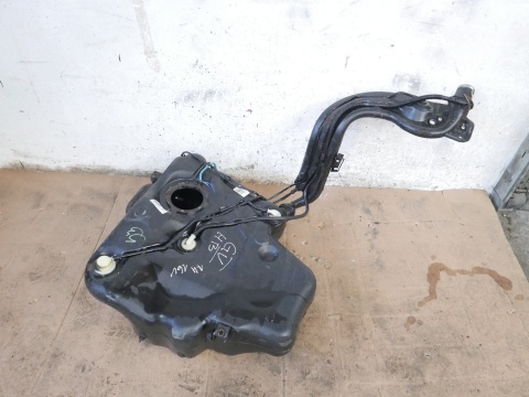 Zbiornik bak paliwa 1K0201085M benzyna VW GOLF V 1K 1.4 16V HB 03-09