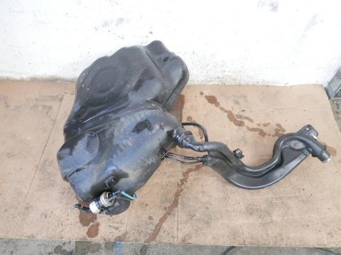 Zbiornik bak paliwa 1K0201085M benzyna VW GOLF V 1K 1.4 16V HB 03-09