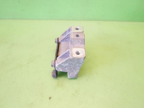 Łapa skrzyni biegów 1K0199111D VW GOLF V 1.4 16V HB 03-09