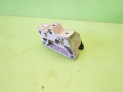 Łapa skrzyni biegów 1K0199111D VW GOLF V 1.4 16V HB 03-09