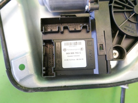 Mechanizm podnośnik szyby lewy przód 1K0959793C VW GOLF V 1K HB 5D 03-09