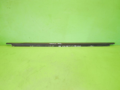 Listwa zgarniająca lewa przód VW GOLF V 1K HB 5D 03-09