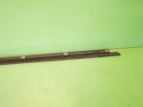 Listwa zgarniająca lewa przód VW GOLF V 1K HB 5D 03-09