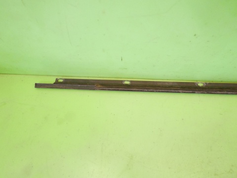 Listwa zgarniająca lewa przód VW GOLF V 1K HB 5D 03-09