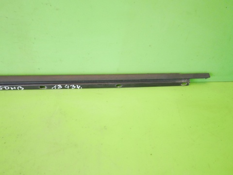 Listwa zgarniająca prawa tył VW GOLF V 1K HB 5D 03-09