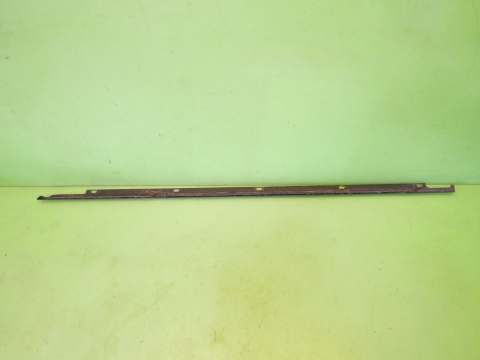 Listwa zgarniająca prawa tył VW GOLF V 1K HB 5D 03-09