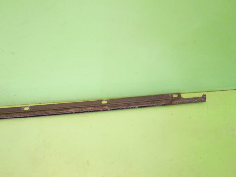 Listwa zgarniająca prawa tył VW GOLF V 1K HB 5D 03-09