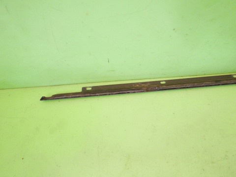 Listwa zgarniająca prawa tył VW GOLF V 1K HB 5D 03-09