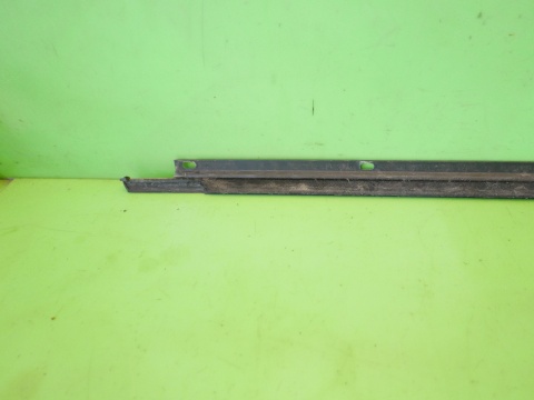 Listwa zgarniająca lewa tył VW GOLF V 1K HB 5D 03-09