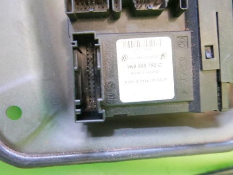 Mechanizm podnośnik szyby prawy przód 1K0959792C VW GOLF V 1K HB 5D 03-09