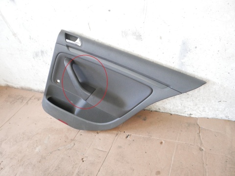 Boczek tapicerka drzwi prawa tył VW GOLF V 1K HB 5D 03-09
