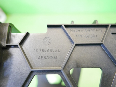 Ramka kosz stelaż mocowanie radia 1K0858005B VW GOLF V 1K 03-09