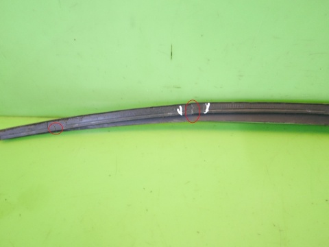 Listwa uszczelka szyby czołowej prawa przód 1K0854320F VW GOLF V 1K 03-09