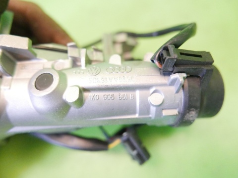 Zestaw stacyjka wkładka lewa przód grot kluczyka VW GOLF V 1K 1.4 16V 03-09