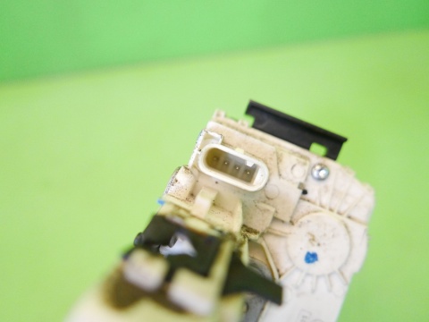 Centralny zamek lewy tył P04589915AD 4pin FIAT FREEMONT I 11-15